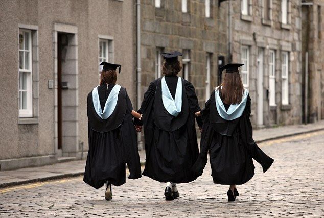 News Photo 1 - U.K. - Education - 4220167