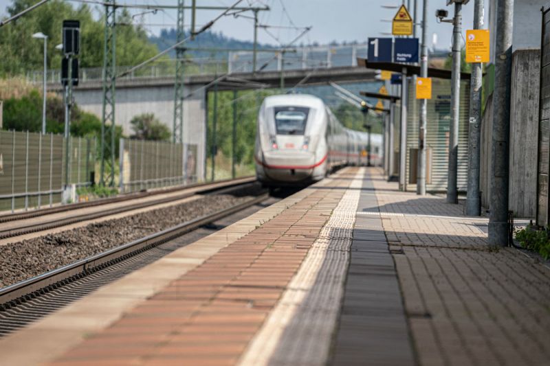 News Photo 1 - Germany - Otta Nottathil - 29820192rail