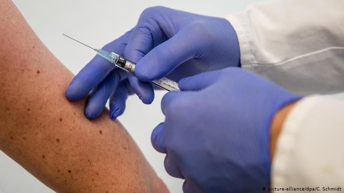 News Photo 1 - Germany - Otta Nottathil - 12720202vaccine