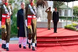 News Photo 1 - Other Countries - Otta Nottathil - pakistan_red_carpet_ban