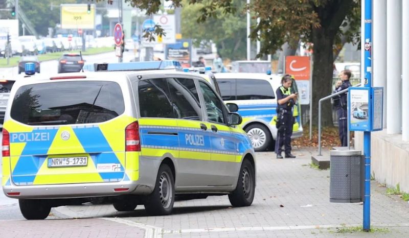 Photo #1 - Germany - Otta Nottathil - e_mail_threat_bonn_schule