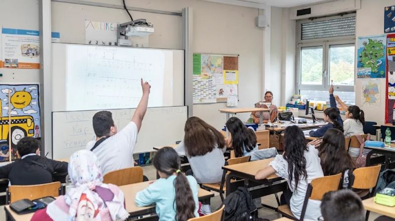 Photo #1 - Germany - Otta Nottathil - pupils_immigration_cap_germany_hessen